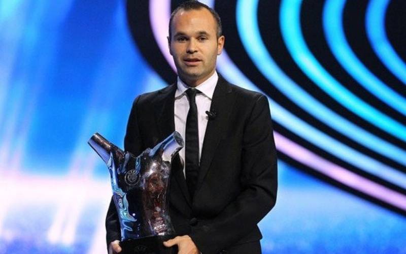 Iniesta xuất sắc nằm trong top 3 cầu thủ nhiều danh hiệu nhất thế giới