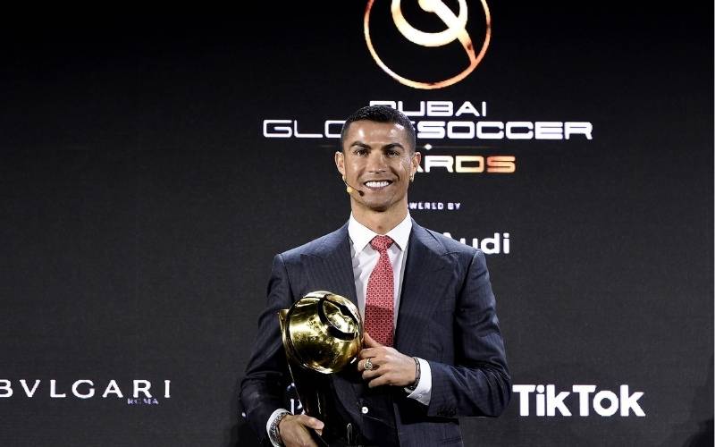 Ronaldo đứng ở vị trí thứ 6 trong danh sách 10 cầu thủ nhiều danh hiệu nhất lịch sử