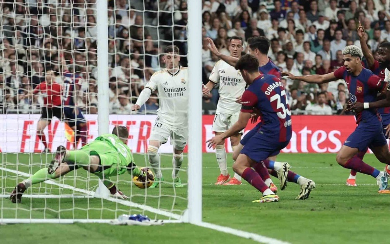 Barcelona giành chiến thắng trong 2 trận El Clasico tại Cúp liên đoàn Anh