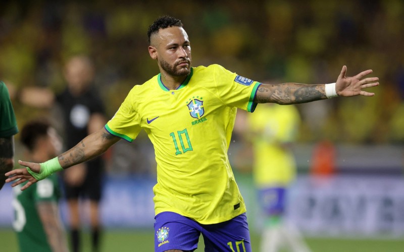 Neymar có thể sút bóng bằng hai chân điêu luyện