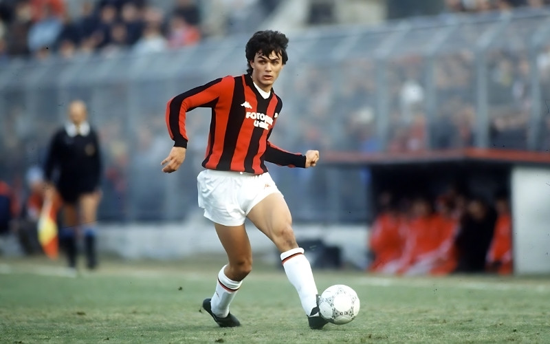 Paolo Maldini chơi tốt ở cả vị trí trung vệ lẫn hậu vệ cánh