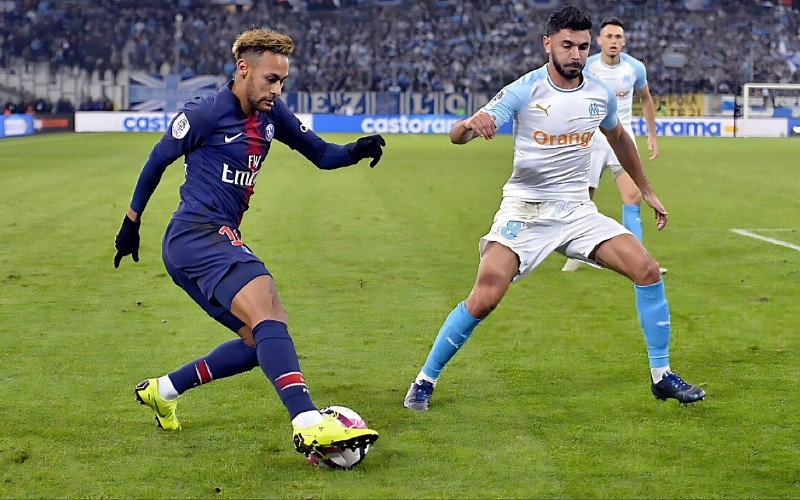 Xâu kim là kỹ thuật Neymar thường sử dụng để lừa bóng