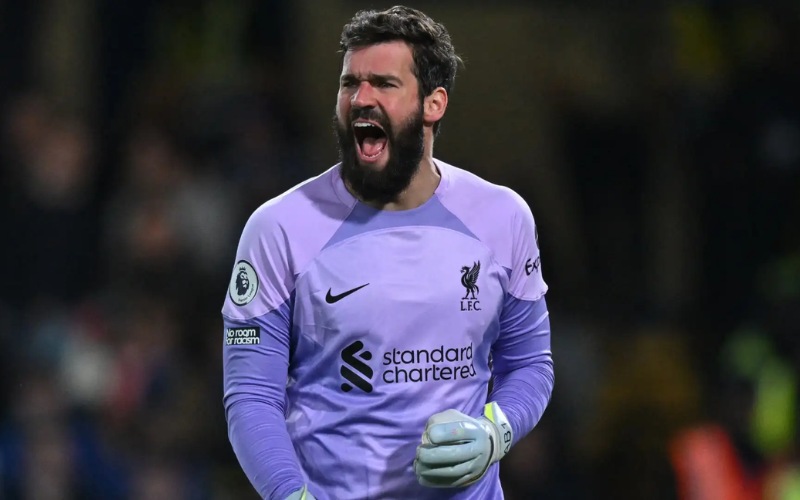 Thủ thành Alisson Becker mong muốn được gắn bó với Liverpool