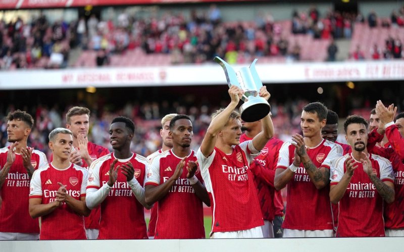 Arsenal giành Emirates Cup nhưng đối mặt với khó khăn về lực lượng